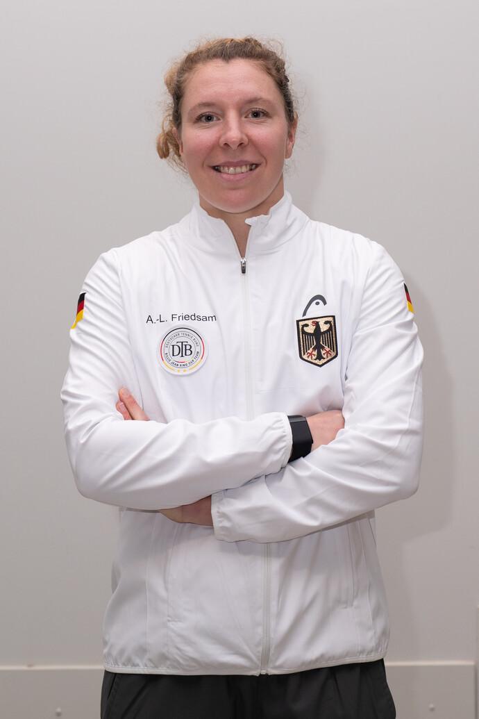 Headshot of Anna-Lena Friedsam