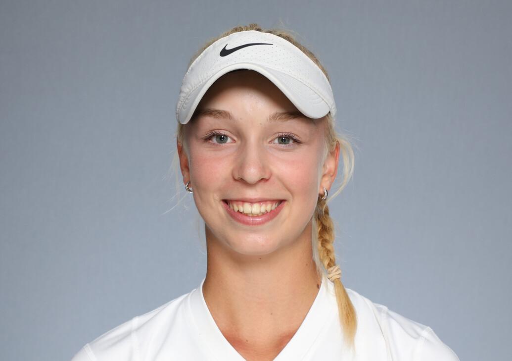 Headshot of Nina Vargova